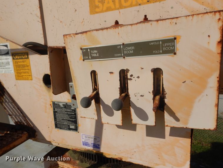 image for item DI1032 John Deere 440 skidder with boom