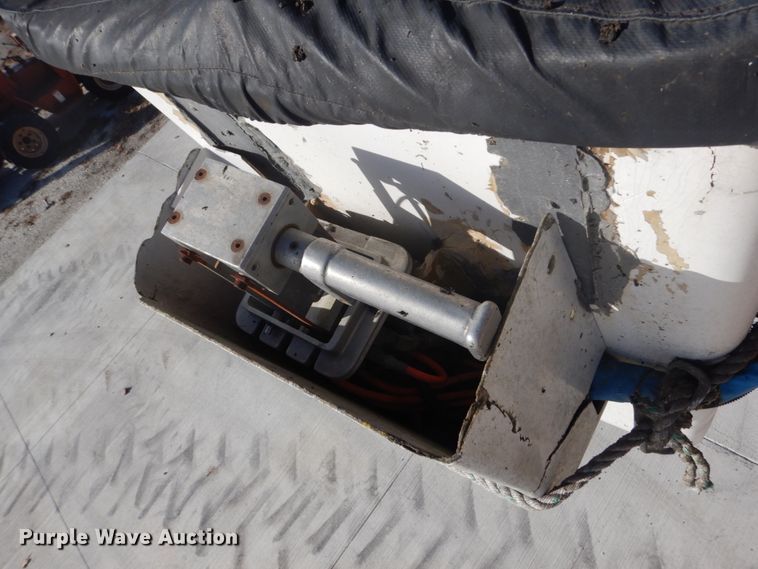 image for item DI1032 John Deere 440 skidder with boom