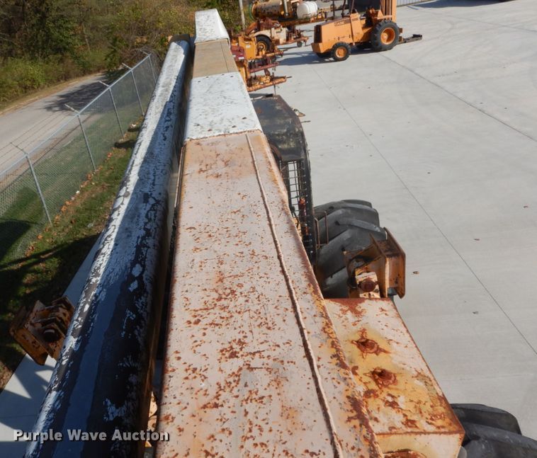 image for item DI1032 John Deere 440 skidder with boom