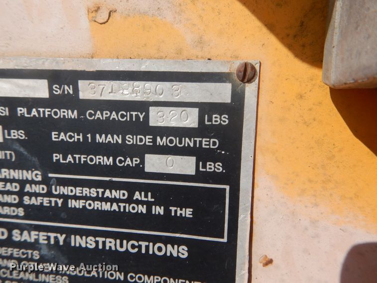 image for item DI1032 John Deere 440 skidder with boom