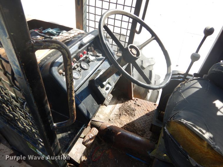 image for item DI1032 John Deere 440 skidder with boom