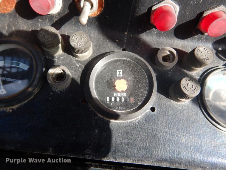 image for item DI1032 John Deere 440 skidder with boom