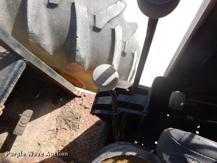 image for item DI1032 John Deere 440 skidder with boom