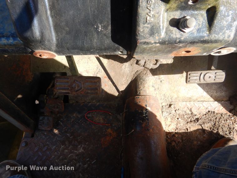 image for item DI1032 John Deere 440 skidder with boom