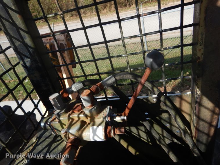 image for item DI1032 John Deere 440 skidder with boom