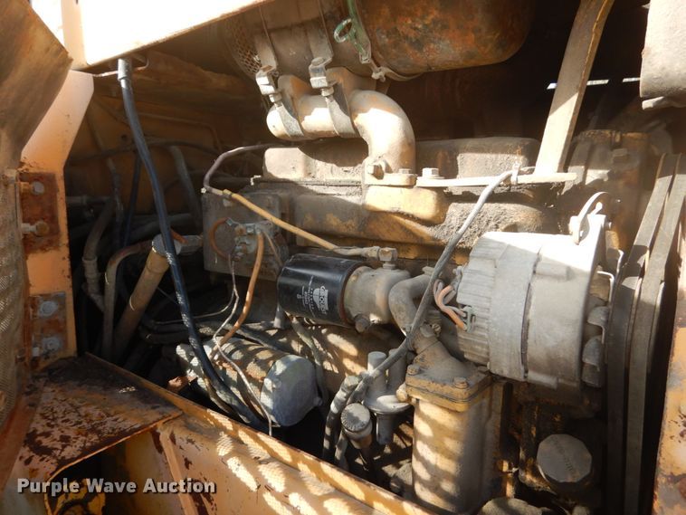 image for item DI1032 John Deere 440 skidder with boom