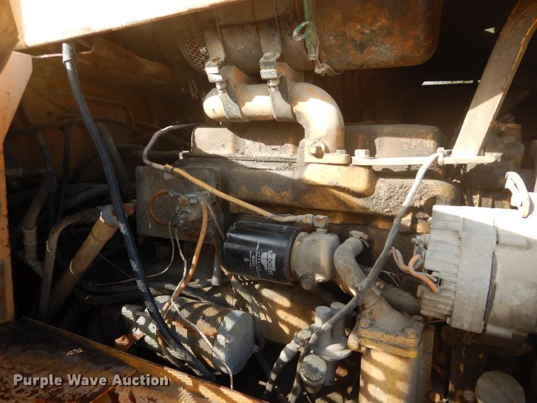 image for item DI1032 John Deere 440 skidder with boom