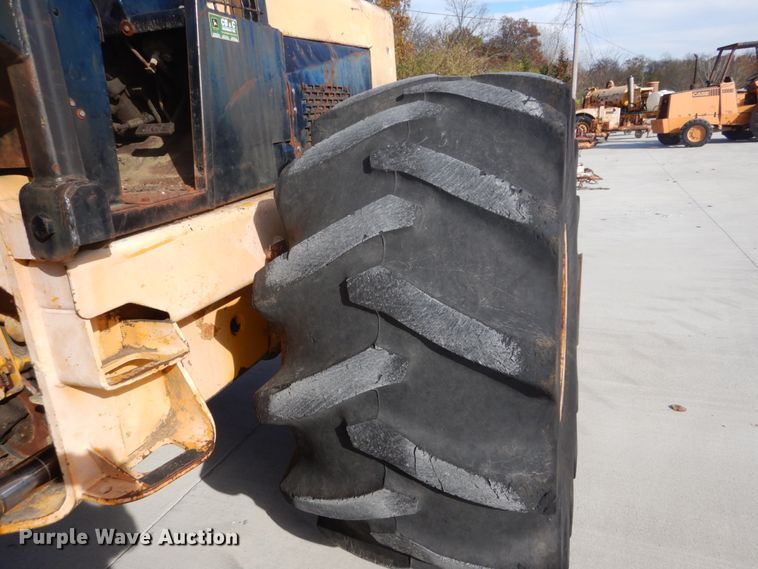 image for item DI1032 John Deere 440 skidder with boom