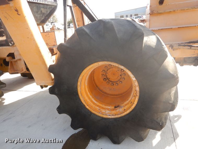 image for item DI1032 John Deere 440 skidder with boom