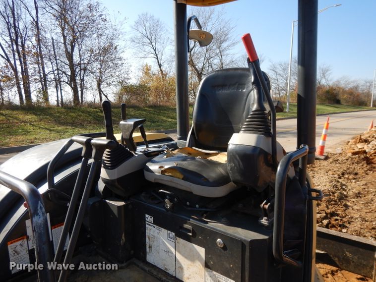 image for item DI8000 2005 Komatsu PC40MR-2  mini excavator