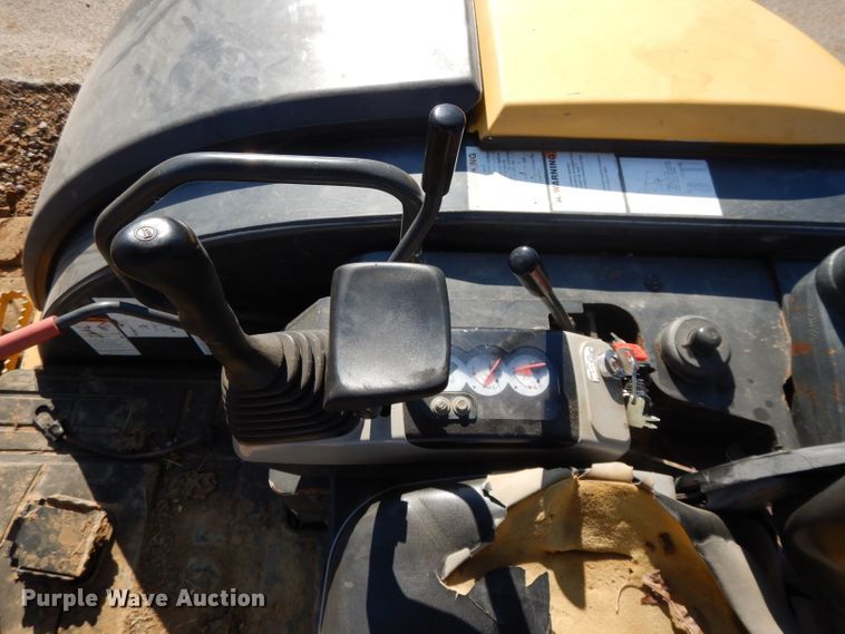 image for item DI8000 2005 Komatsu PC40MR-2  mini excavator