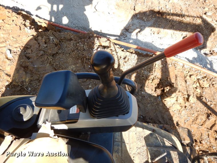 image for item DI8000 2005 Komatsu PC40MR-2  mini excavator