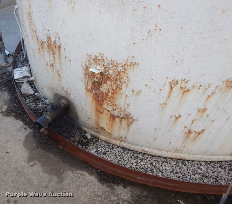image for item DI8364 6,000 gallon used oil tank