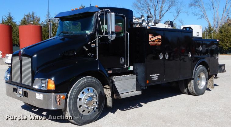 image for item DI8370 2004 Kenworth T300  service truck with crane