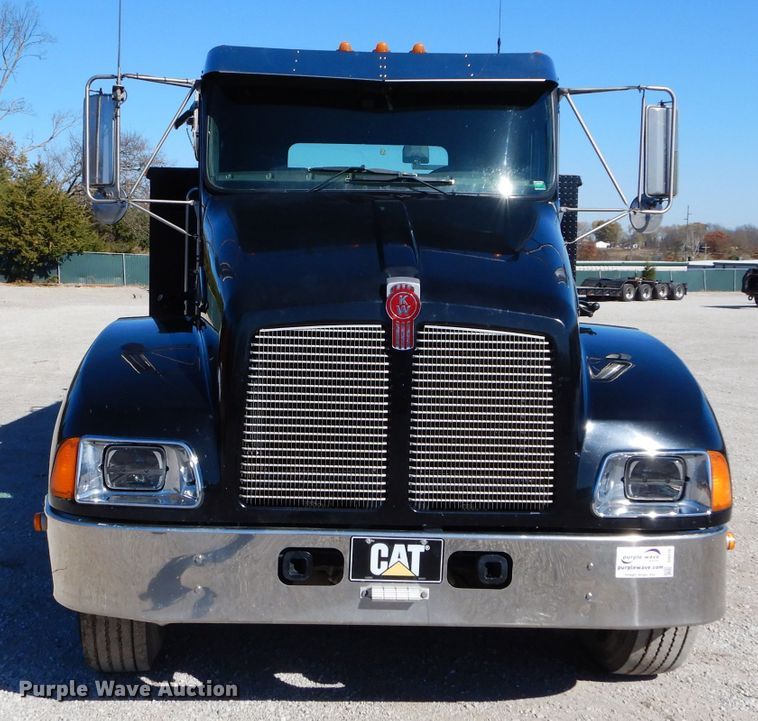 image for item DI8370 2004 Kenworth T300  service truck with crane