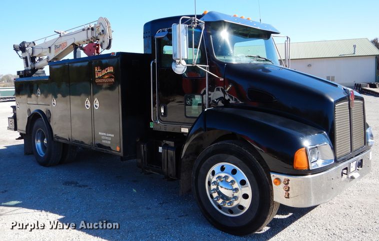 image for item DI8370 2004 Kenworth T300  service truck with crane