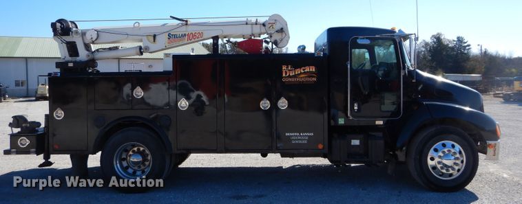 image for item DI8370 2004 Kenworth T300  service truck with crane