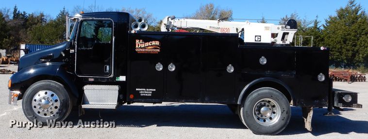 image for item DI8370 2004 Kenworth T300  service truck with crane