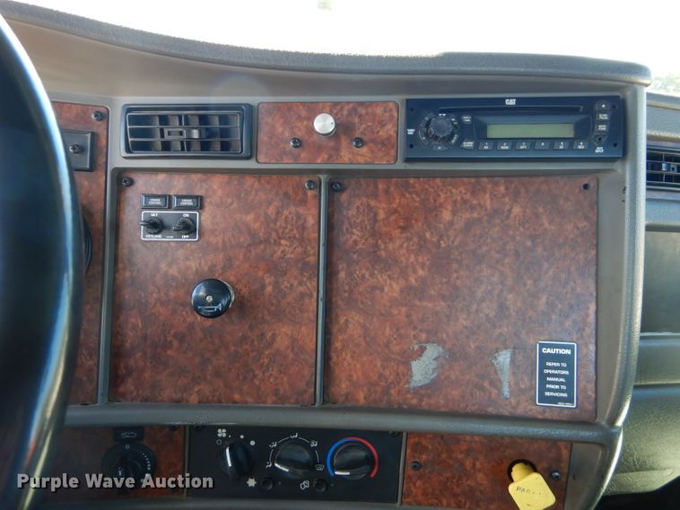 image for item DI8370 2004 Kenworth T300  service truck with crane