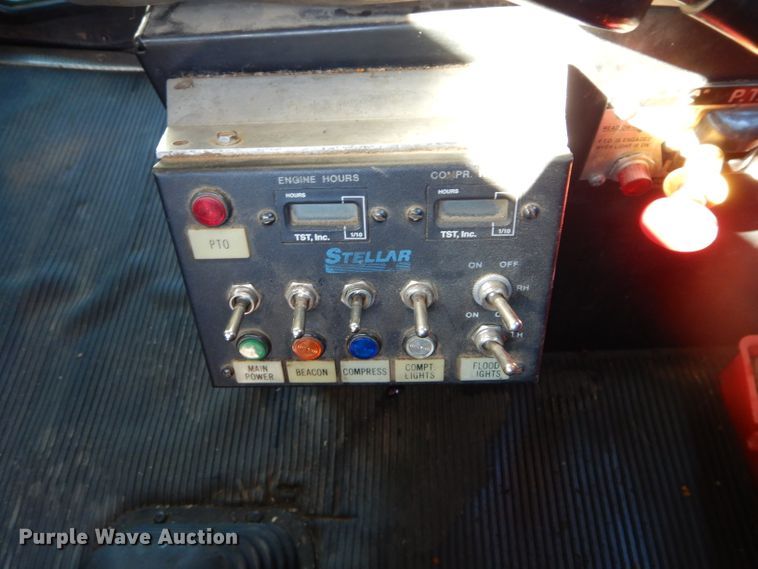 image for item DI8370 2004 Kenworth T300  service truck with crane