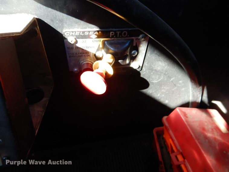 image for item DI8370 2004 Kenworth T300  service truck with crane