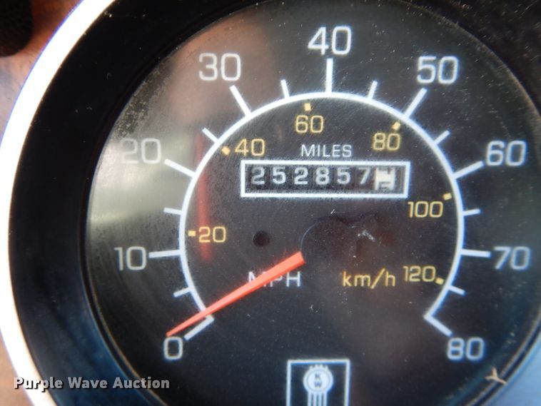 image for item DI8370 2004 Kenworth T300  service truck with crane