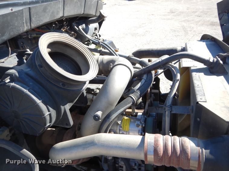 image for item DI8370 2004 Kenworth T300  service truck with crane