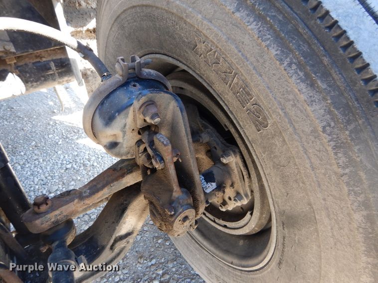 image for item DI8370 2004 Kenworth T300  service truck with crane