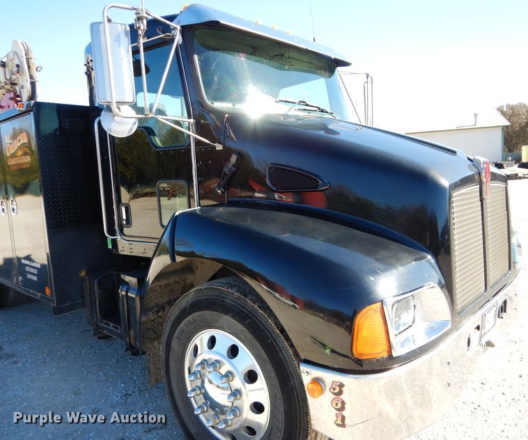 image for item DI8370 2004 Kenworth T300  service truck with crane