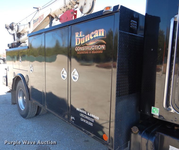 image for item DI8370 2004 Kenworth T300  service truck with crane