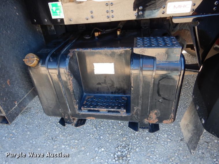 image for item DI8370 2004 Kenworth T300  service truck with crane