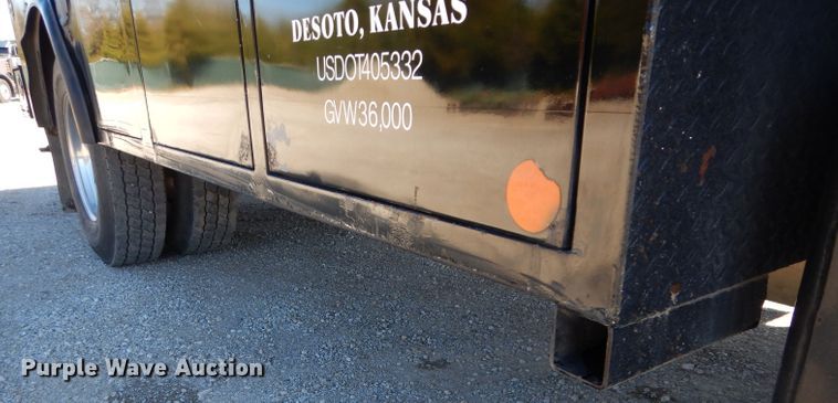 image for item DI8370 2004 Kenworth T300  service truck with crane