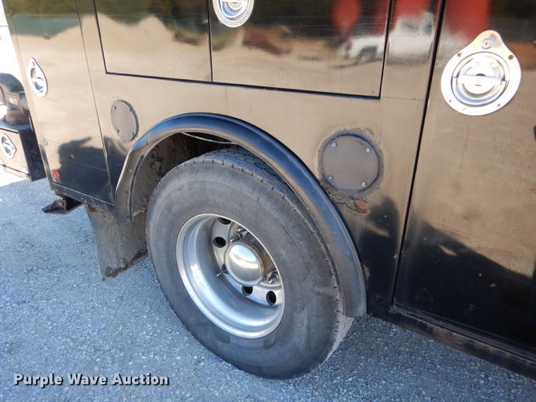 image for item DI8370 2004 Kenworth T300  service truck with crane