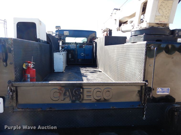 image for item DI8370 2004 Kenworth T300  service truck with crane