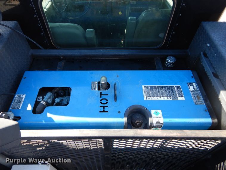 image for item DI8370 2004 Kenworth T300  service truck with crane