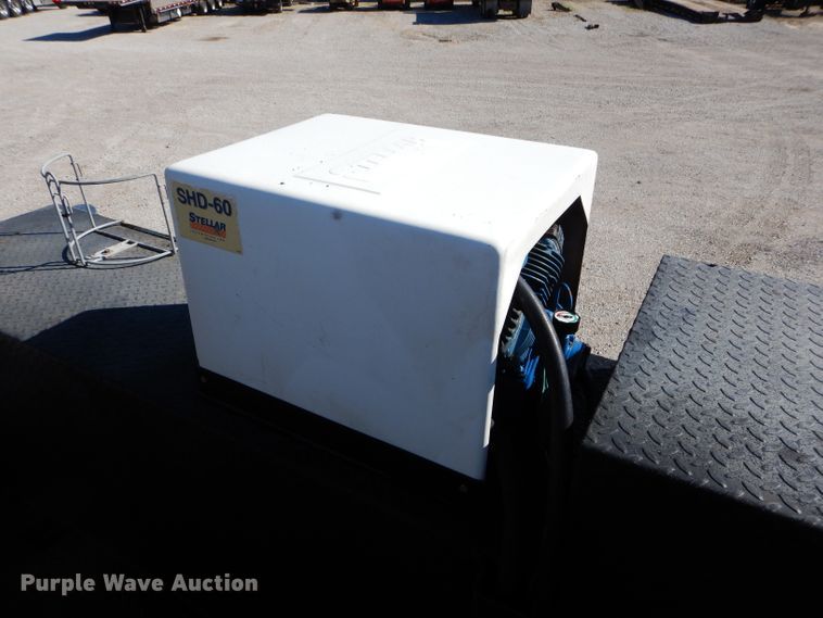 image for item DI8370 2004 Kenworth T300  service truck with crane