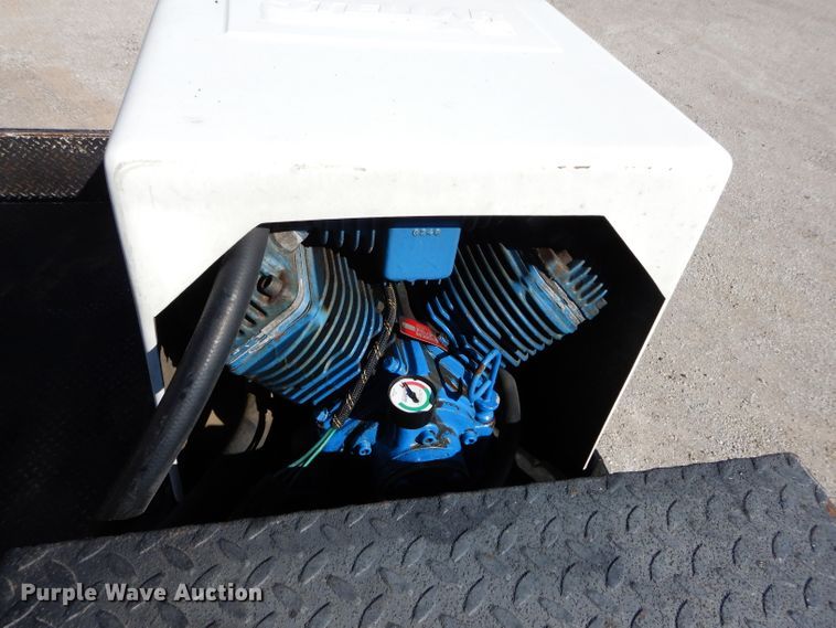 image for item DI8370 2004 Kenworth T300  service truck with crane