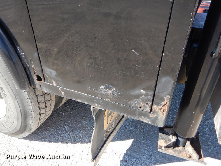 image for item DI8370 2004 Kenworth T300  service truck with crane