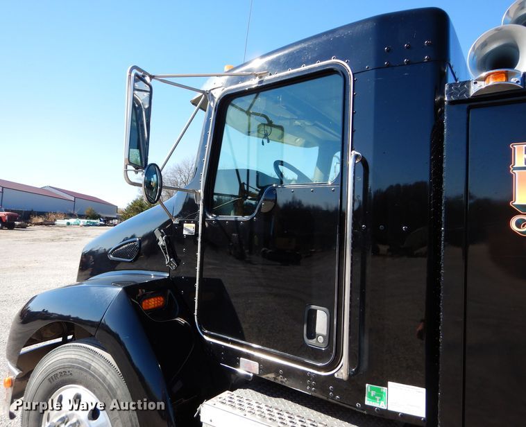 image for item DI8370 2004 Kenworth T300  service truck with crane