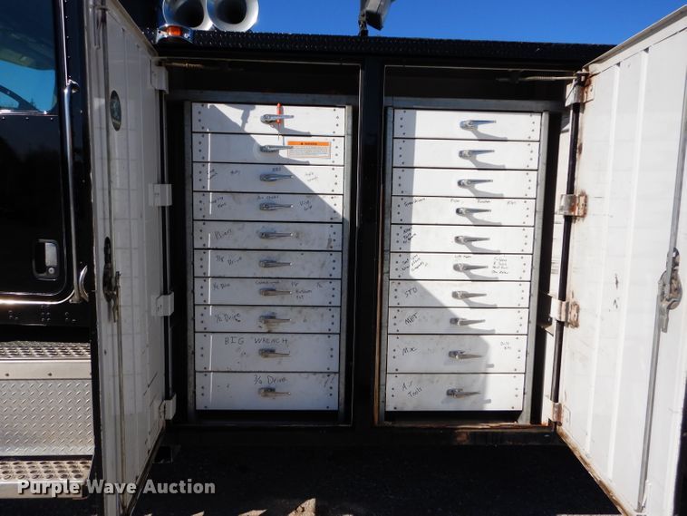 image for item DI8370 2004 Kenworth T300  service truck with crane