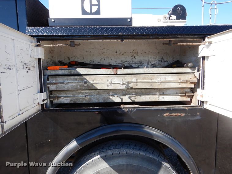 image for item DI8370 2004 Kenworth T300  service truck with crane