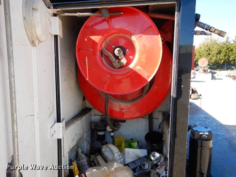 image for item DI8370 2004 Kenworth T300  service truck with crane