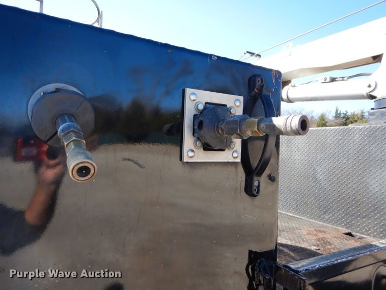 image for item DI8370 2004 Kenworth T300  service truck with crane