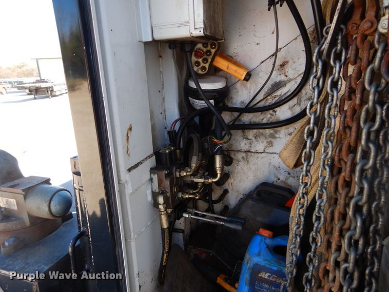 image for item DI8370 2004 Kenworth T300  service truck with crane