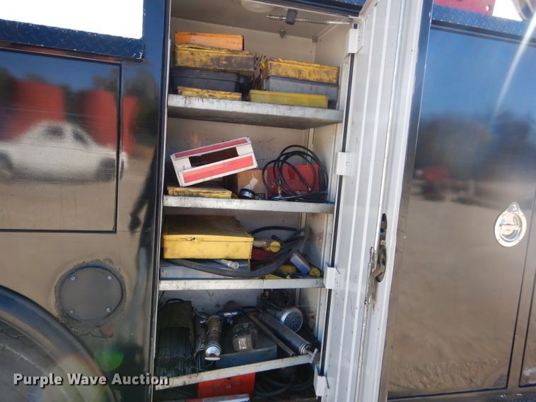 image for item DI8370 2004 Kenworth T300  service truck with crane