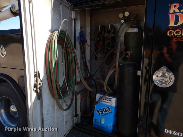 image for item DI8370 2004 Kenworth T300  service truck with crane