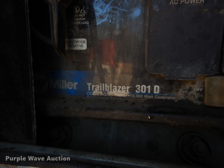 image for item DI8370 2004 Kenworth T300  service truck with crane