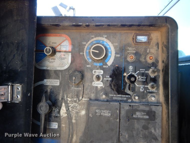 image for item DI8370 2004 Kenworth T300  service truck with crane