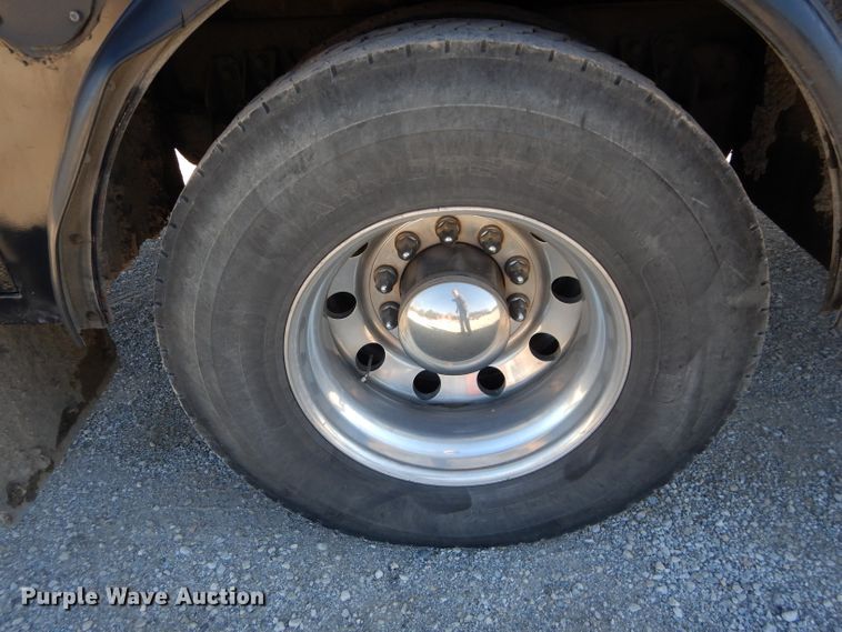 image for item DI8370 2004 Kenworth T300  service truck with crane