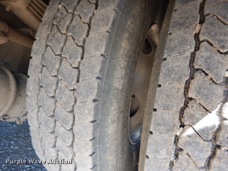 image for item DI8370 2004 Kenworth T300  service truck with crane